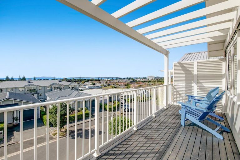 Photo of property in 9 Landmark Terrace, Orewa, 0931