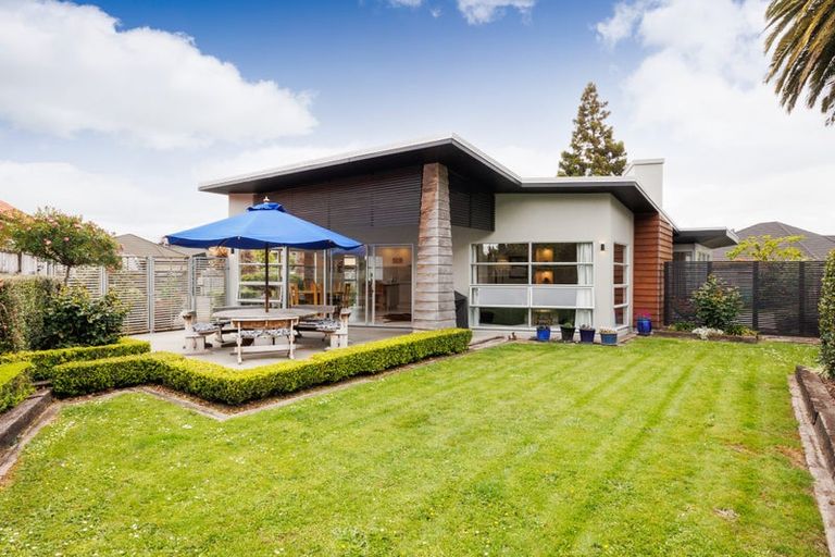 Photo of property in 6 The Oaks, Awapuni, Palmerston North, 4412