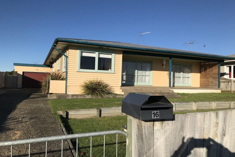 Photo of property in 16 Russell Avenue, Pukekohe, 2120