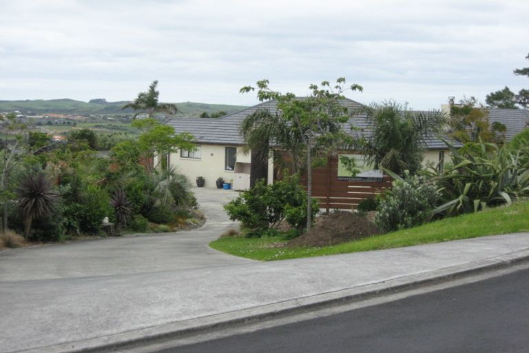 Photo of property in 6a Roberts Road, Matakatia, Whangaparaoa, 0930