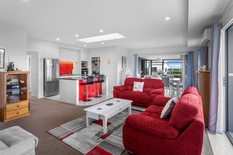 Photo of property in 9 Ruapai Drive, Levin, 5571