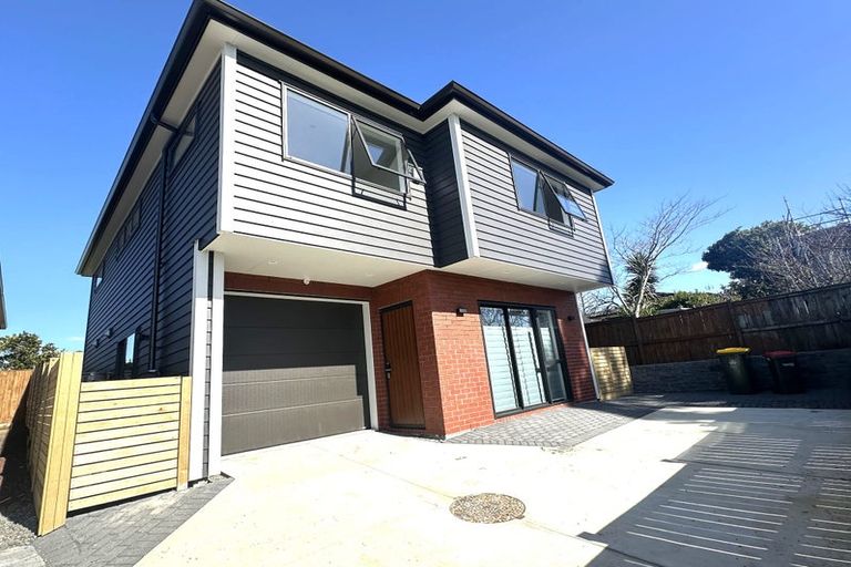 Photo of property in 25c Borrowdace Avenue, Botany Downs, Auckland, 2010