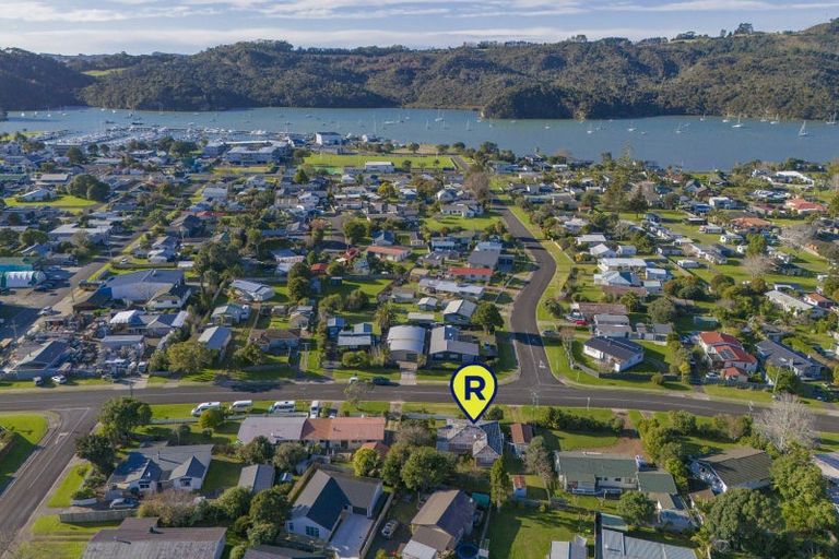 Photo of property in 28 Cook Drive, Whitianga, 3510