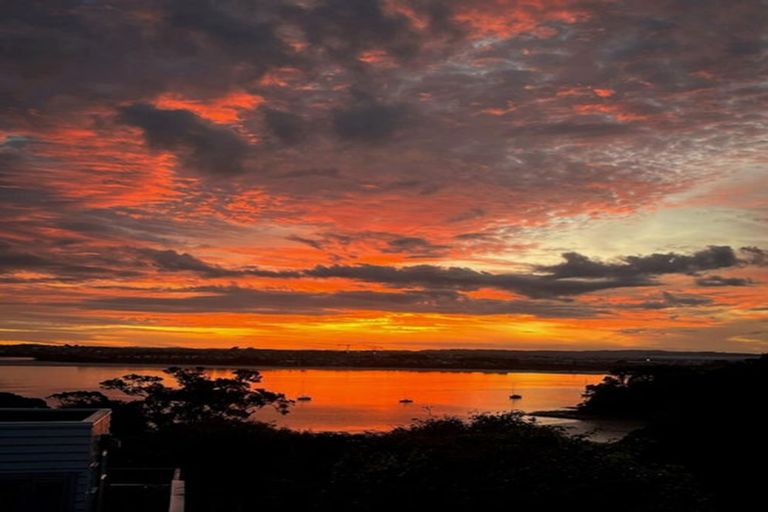 Photo of property in 2/87 Island Bay Road, Beach Haven, Auckland, 0626