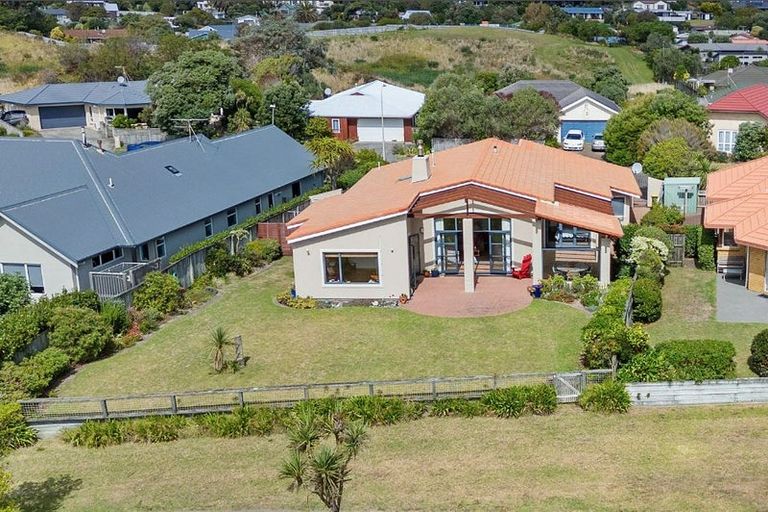Photo of property in 7 Marewa Place, Waikanae Beach, Waikanae, 5036