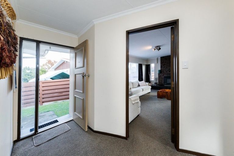 Photo of property in 9 Lyndale Place, Kelvin Grove, Palmerston North, 4414