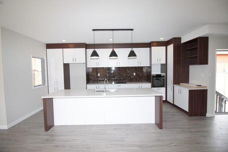 Photo of property in 4 Kearney Place, Massey, Auckland, 0614