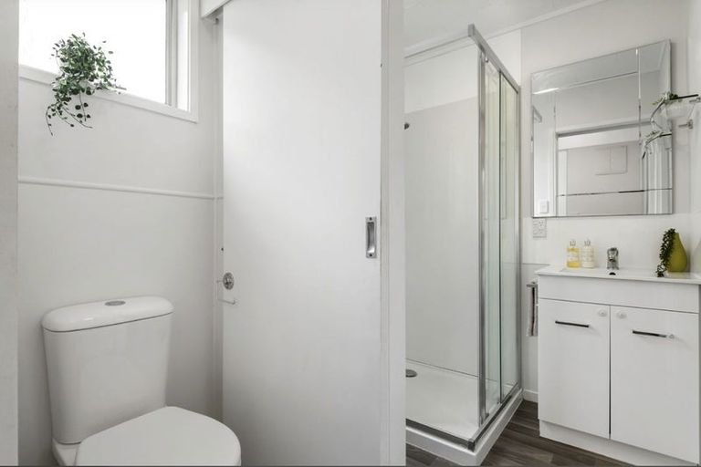 Photo of property in 1/21 Bonito Place, Bayview, Auckland, 0629