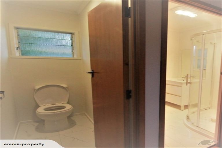 Photo of property in 2/18 Shakespeare Road, Milford, Auckland, 0620