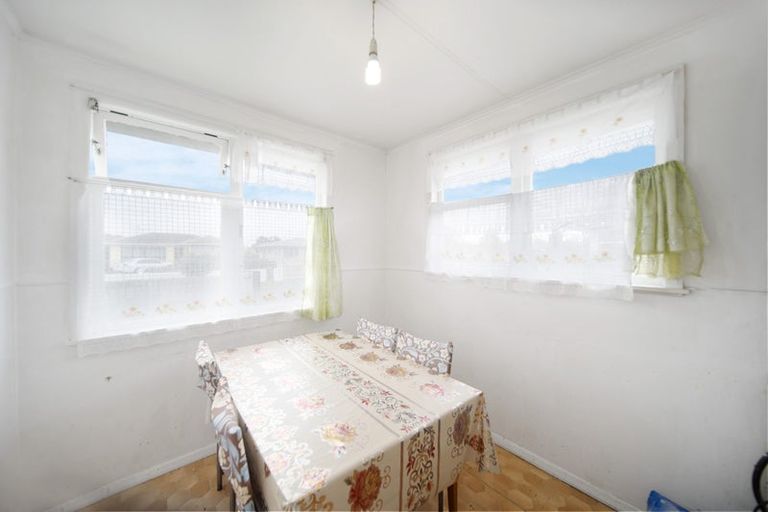 Photo of property in 33 Convair Crescent, Mangere, Auckland, 2022