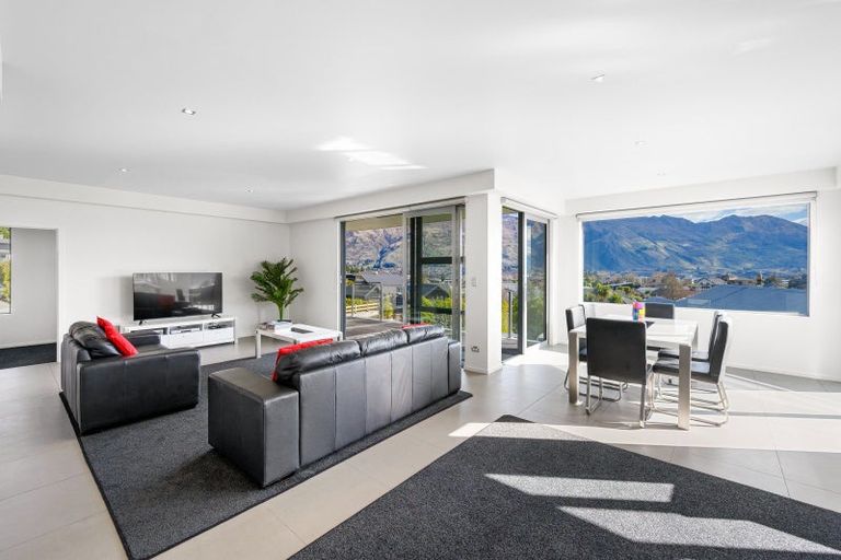Photo of property in 5 Bovett Place, Wanaka, 9305