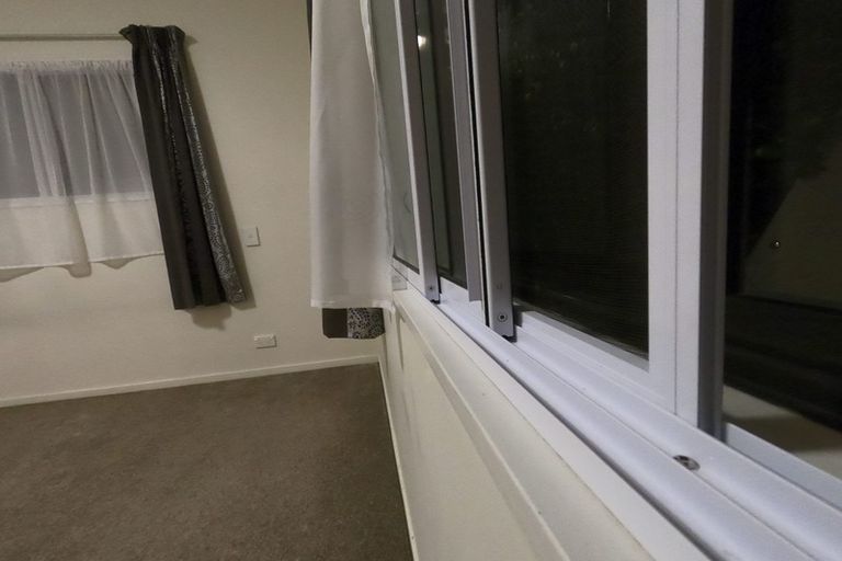 Photo of property in 48a Beaubank Road, Kelston, Auckland, 0602