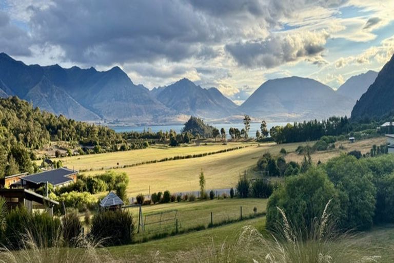 Photo of property in 18 Lookout Drive, Mount Creighton, Queenstown, 9371