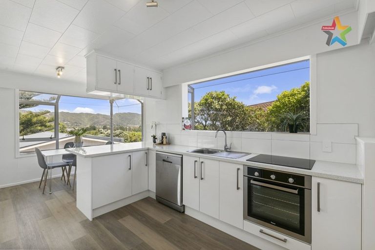 Photo of property in 10 Major Drive, Kelson, Lower Hutt, 5010