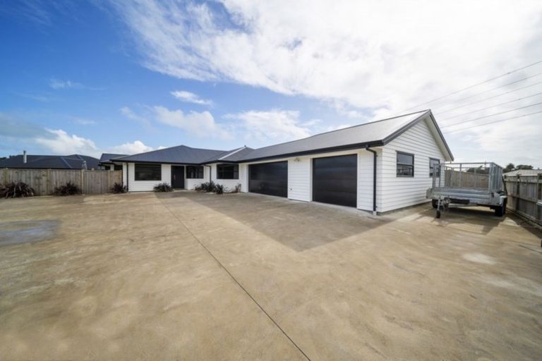 Photo of property in 4 Ongarui Close, Whalers Gate, New Plymouth, 4310
