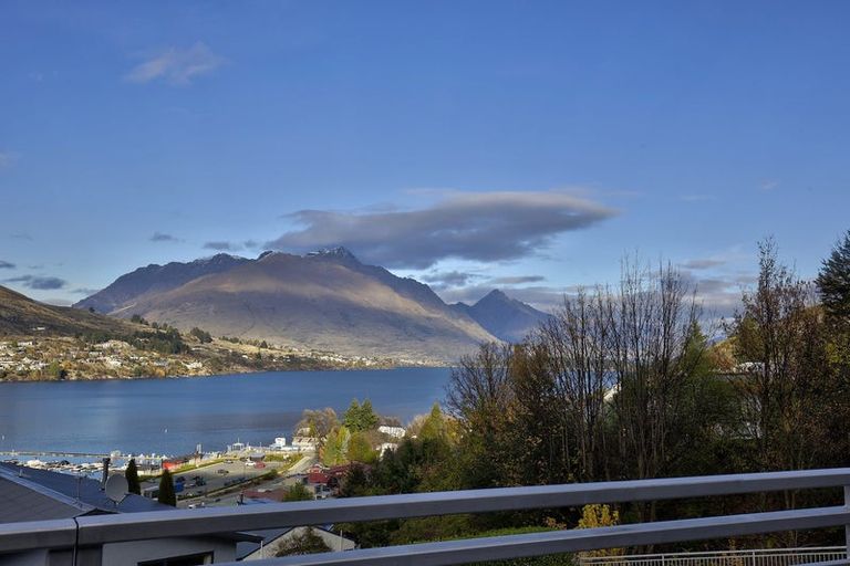 Photo of property in 10 Marina Drive, Frankton, Queenstown, 9300