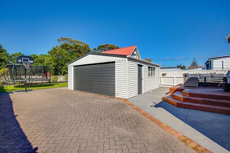 Photo of property in 24 Elizabeth Street, Moera, Lower Hutt, 5010