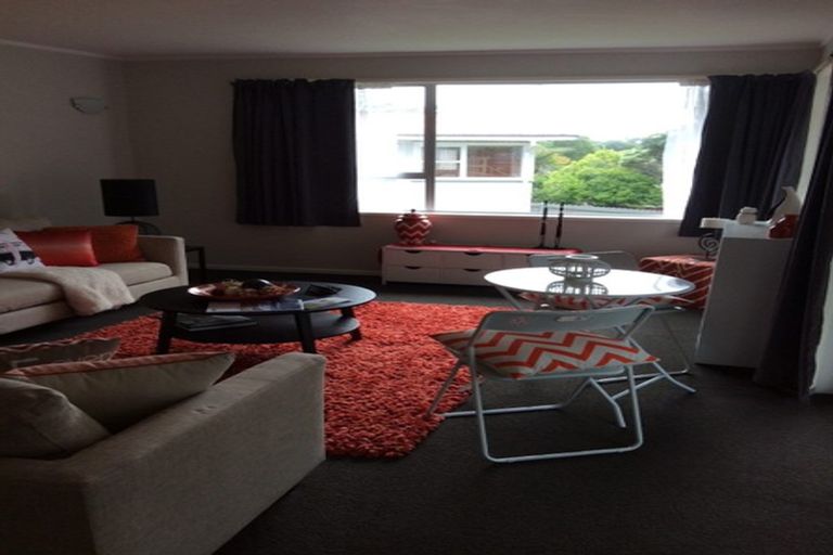 Photo of property in 31 Staincross Street, Green Bay, Auckland, 0604