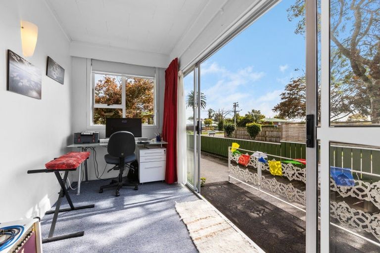 Photo of property in 17 Hinau Street, Inglewood, 4330