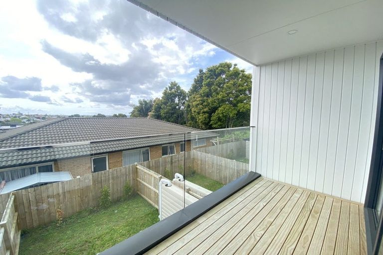 Photo of property in 7/113 Te Atatu Road, Te Atatu South, Auckland, 0610