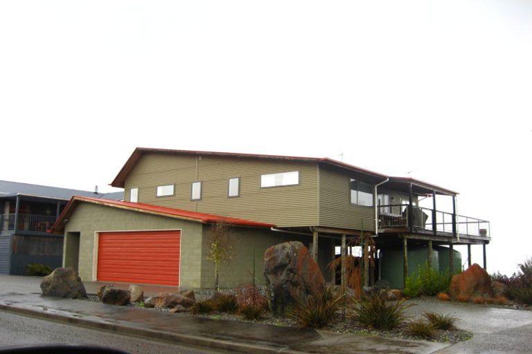 Photo of property in 22 Ranui Place, Moana, 7872