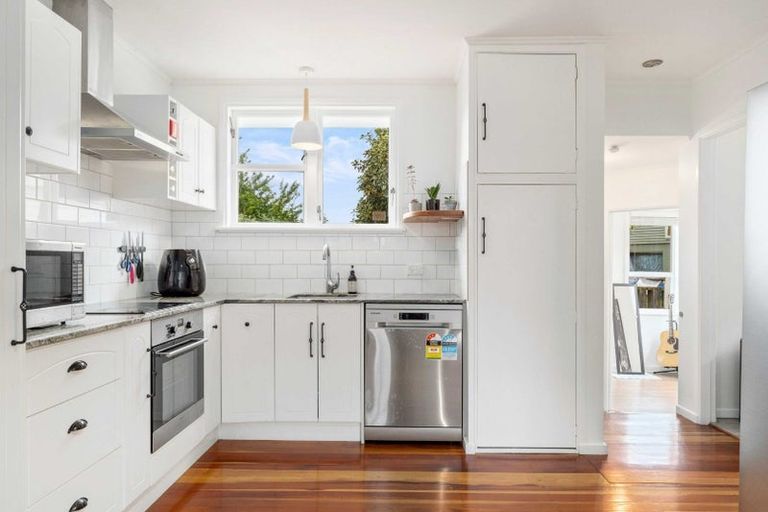 Photo of property in 3 Farringdon Street, Glen Innes, Auckland, 1072