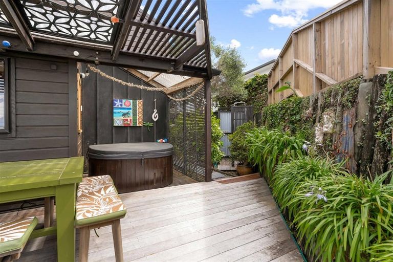 Photo of property in 116 Saint Patricks Row, Whangamata, 3620