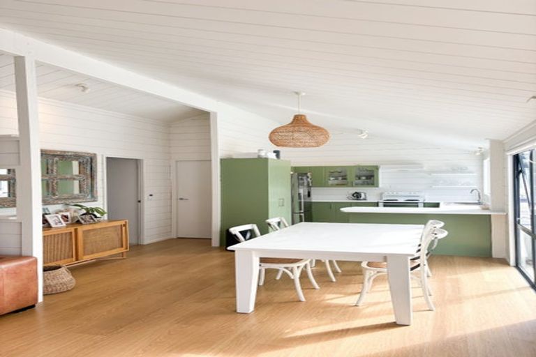 Photo of property in 4 Beach Road, Manly, Whangaparaoa, 0930