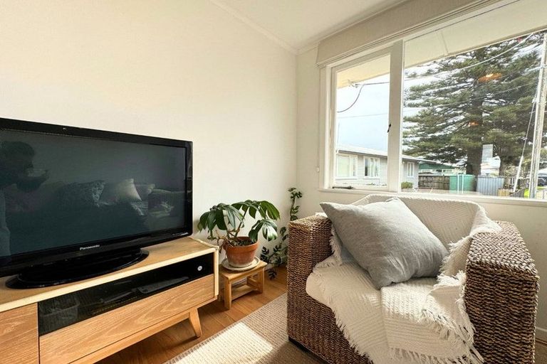 Photo of property in 5a Waipani Road, Te Atatu Peninsula, Auckland, 0610