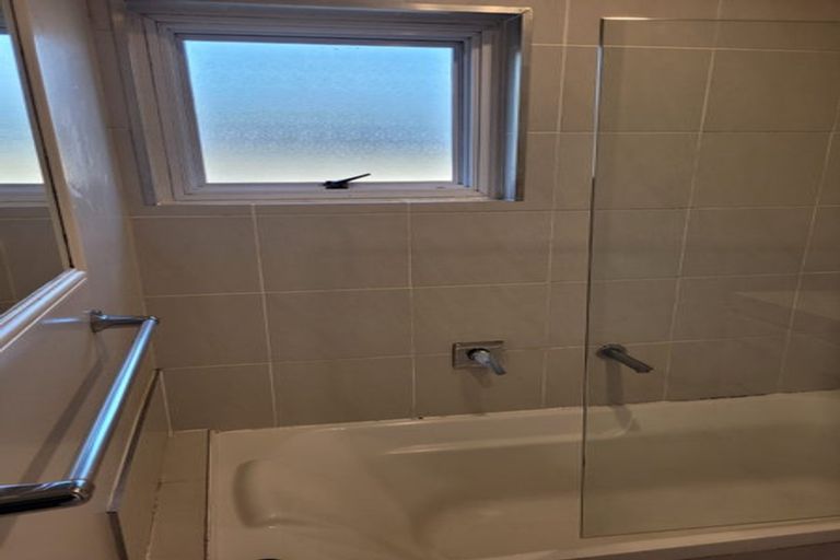 Photo of property in 2/112 View Road, Sunnyvale, Auckland, 0612