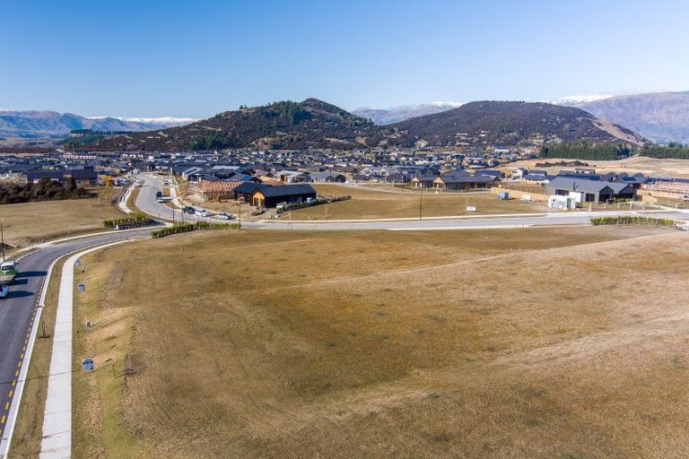 Photo of property in 32 Carrickmore Crescent, Wanaka, 9305