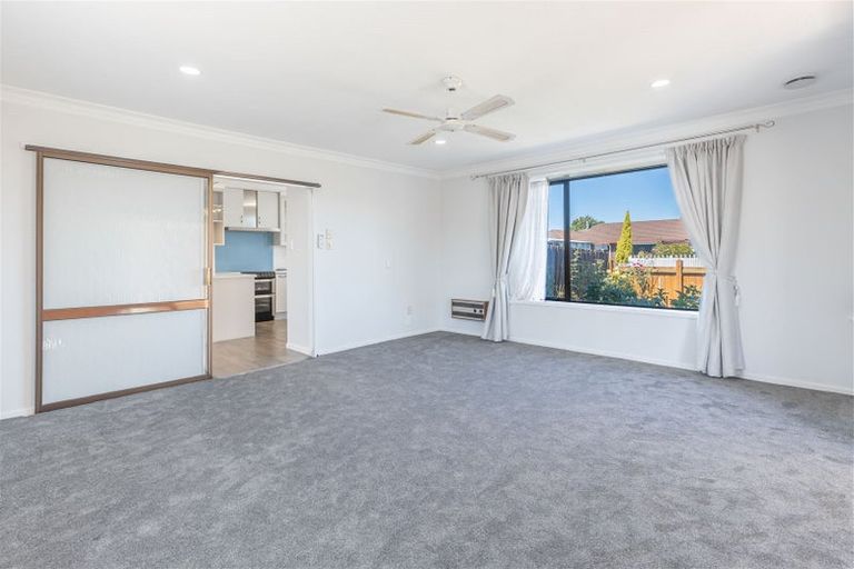 Photo of property in 2/128 Reynolds Avenue, Bishopdale, Christchurch, 8053