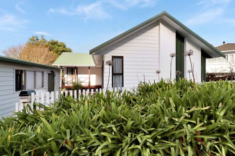 Photo of property in 87 Percy Dyett Drive, Karori, Wellington, 6012