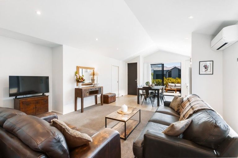 Photo of property in 4 Matakanui Lane, Wanaka, 9305
