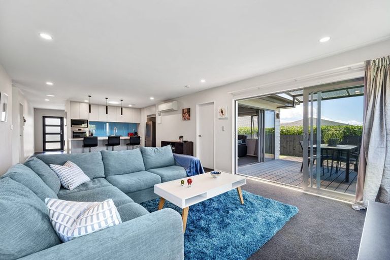 Photo of property in 22 Woodridge Drive, Stanmore Bay, Whangaparaoa, 0932