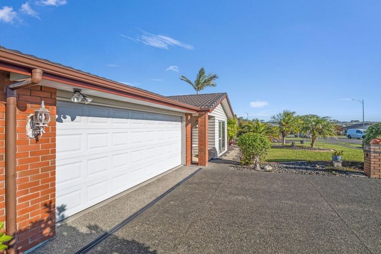 Photo of property in 21 Saltwood Street, Red Beach, 0932