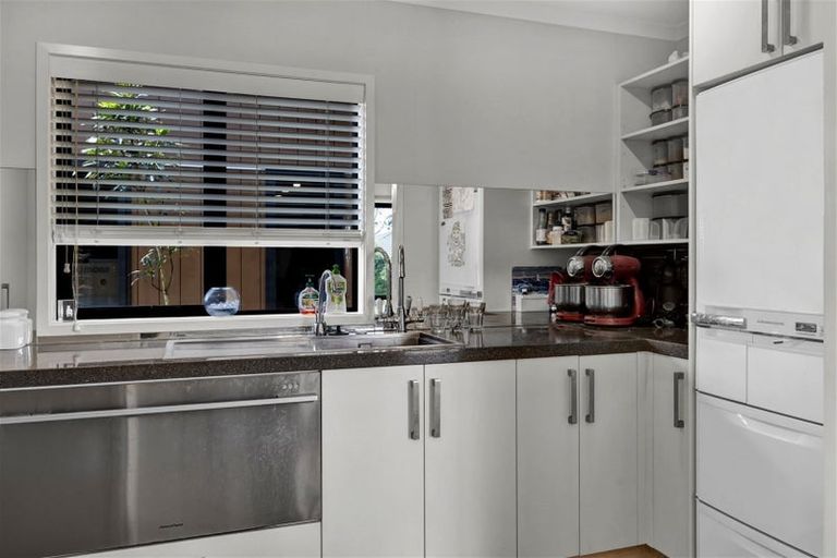 Photo of property in 1b Links Drive, Waiwhakaiho, New Plymouth, 4312