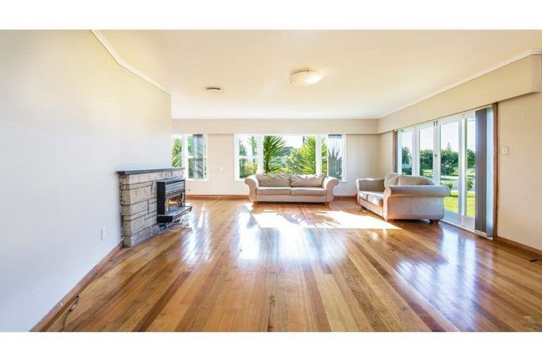 Photo of property in 8 Mawney Road, Henderson, Auckland, 0610