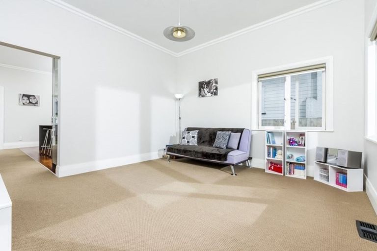 Photo of property in 22 Onewa Road, Northcote Point, Auckland, 0627