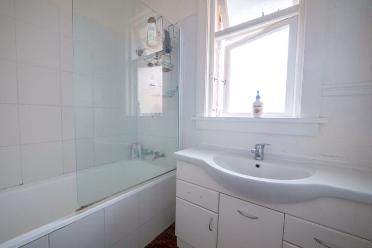Photo of property in 1 Elm Row, Dunedin Central, Dunedin, 9016