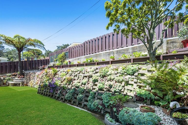 Photo of property in 62 Beazley Avenue, Paparangi, Wellington, 6037