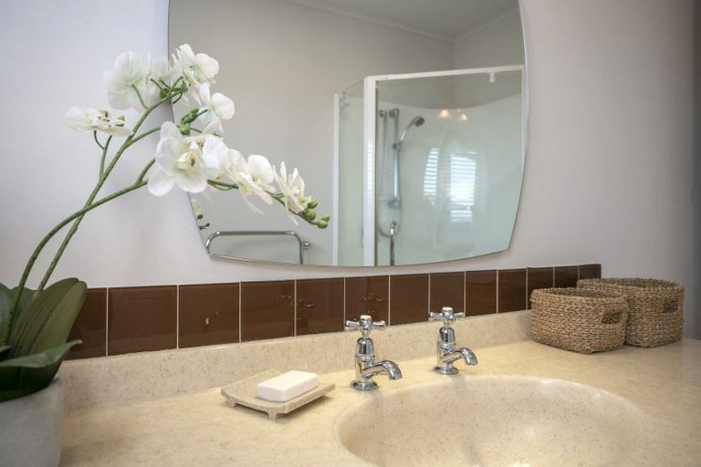 Photo of property in 1 Besley Place, Acacia Bay, Taupo, 3330
