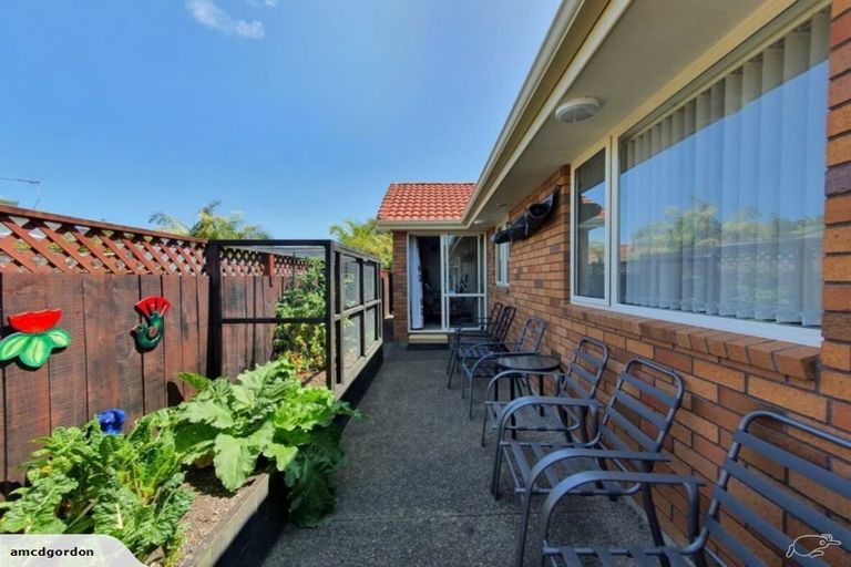 Photo of property in 3/262 Centreway Road, Orewa, 0931
