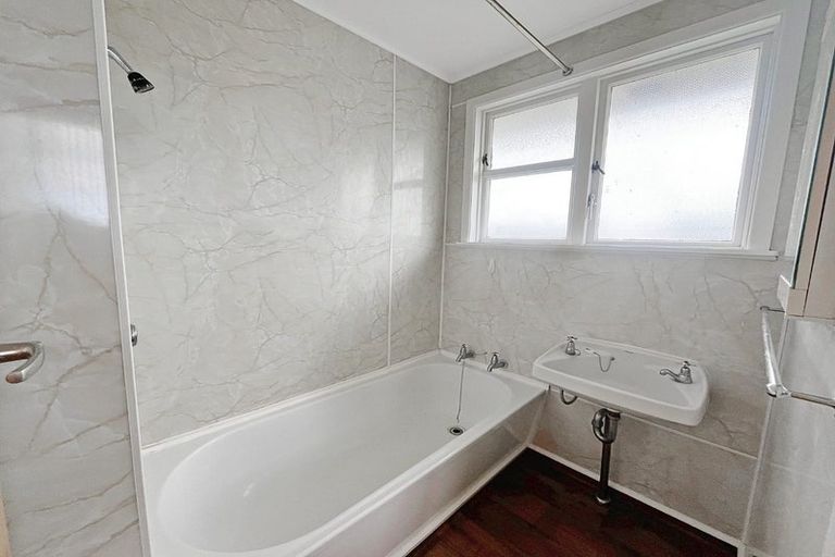 Photo of property in 2-4 Devon Crescent, Bulls, 4818