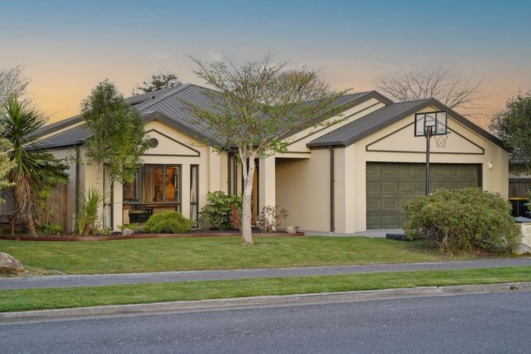 Photo of property in 28 Puhara Avenue, Parklands, Christchurch, 8083