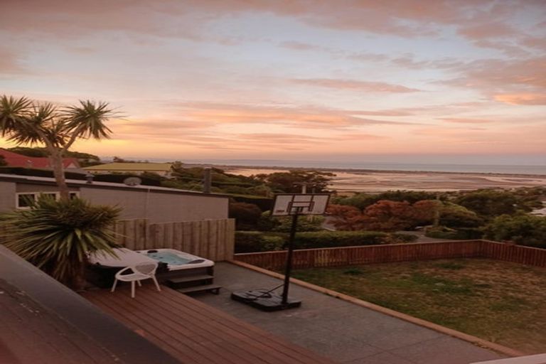 Photo of property in 2/182 Mount Pleasant, Mount Pleasant, Christchurch, 8081