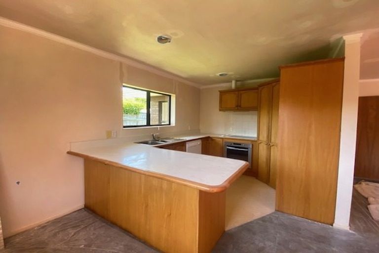 Photo of property in 142 Botany Road, Botany Downs, Auckland, 2010