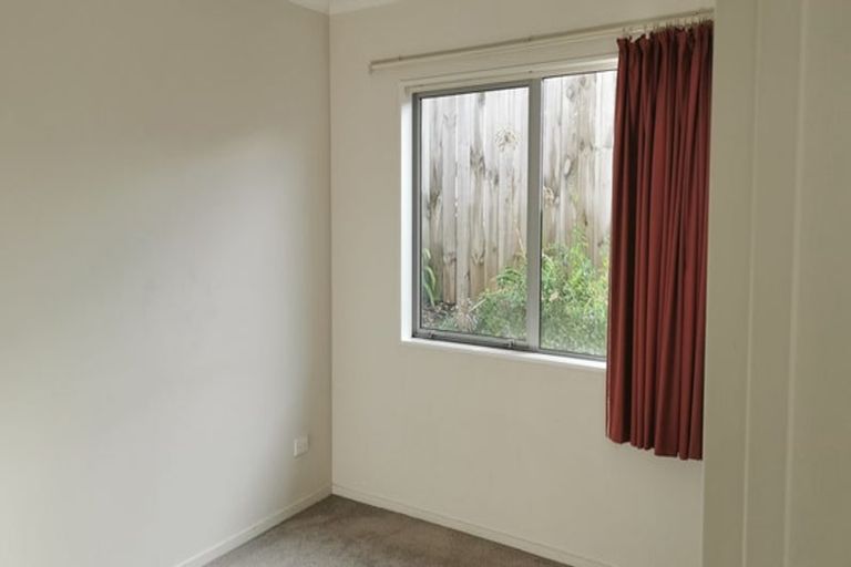 Photo of property in 171 Chivalry Road, Glenfield, Auckland, 0629