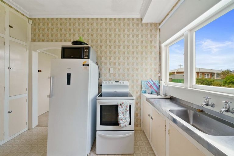 Photo of property in 22 Queenwood Road, Levin, 5510