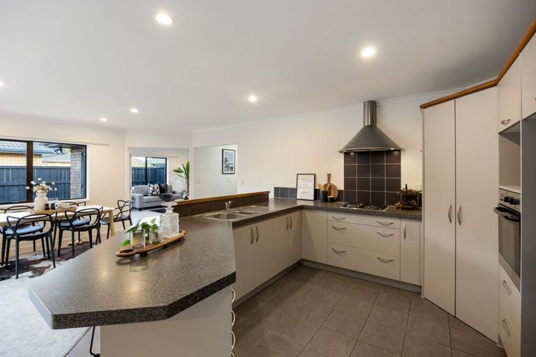 Photo of property in 33 Ravenscourt Place, Huntington, Hamilton, 3210